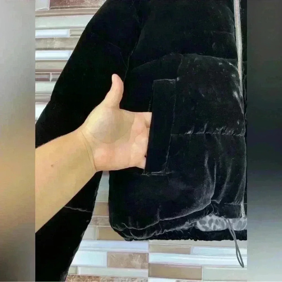 Bella Dahl black velvet puffer XS - Picture 3 of 13